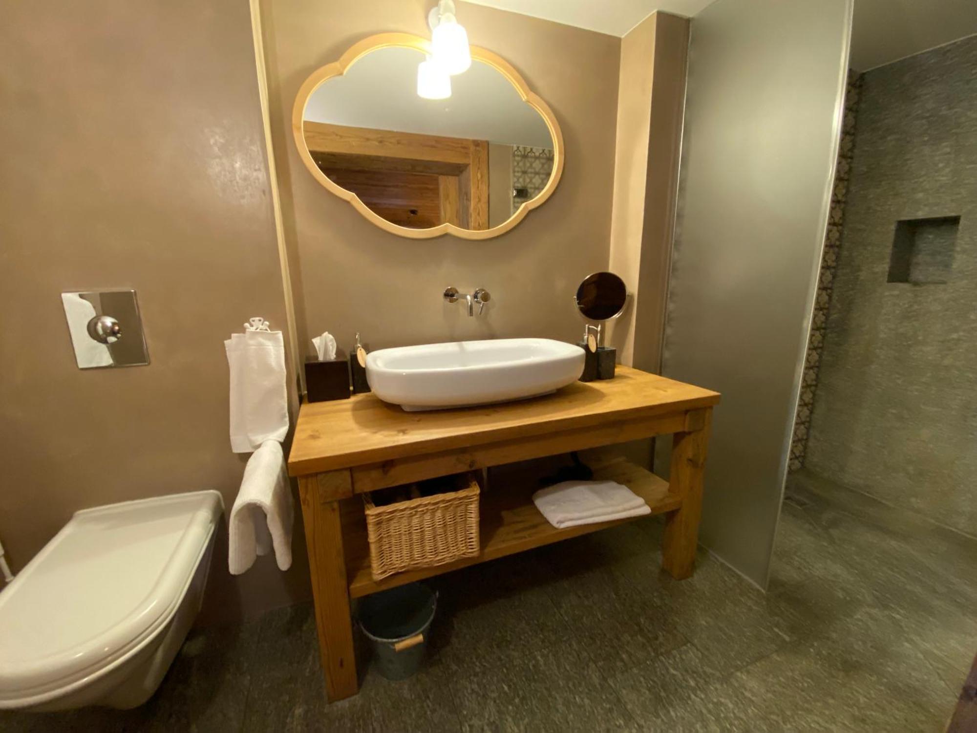 Maiensaesshotel Guarda Val لينتسرهايدي المظهر الخارجي الصورة